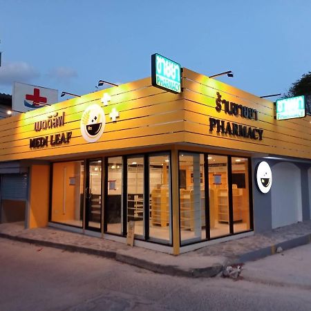 Medileaf Hostel Хаад Рин Екстериор снимка