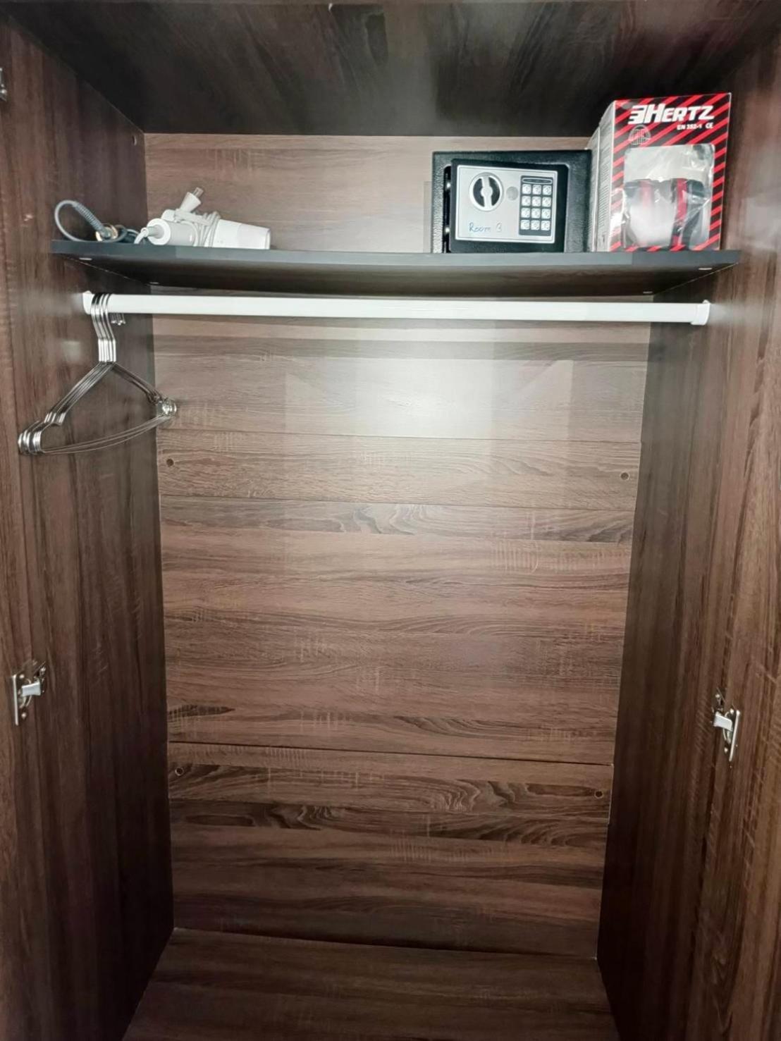 Medileaf Hostel Хаад Рин Екстериор снимка